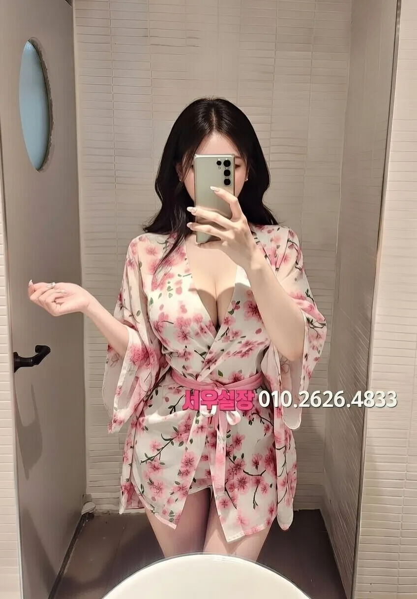 프리미엄 파트너 프로필 10 - 다양한 스타일의 매력적인 파트너